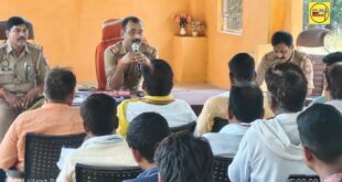 जौनपुर। जनसुनवाई के दौरान ट्रांसफार्मर पर गिरी आकाशीय बिजली, दहशत में आए पुलिसकर्मी व फरियादी